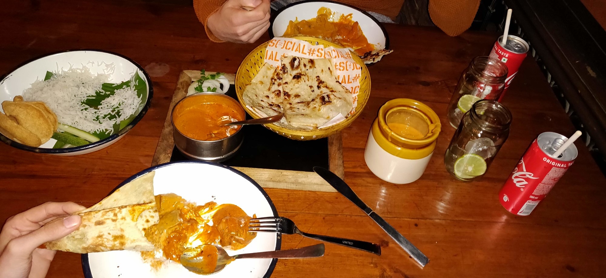 Ludwig Herrnböck and Christian Burkhardt from the Institute of Applied Mechanics at Friedrich-Alexander-Universität Erlangen-Nürnberg eating lunch in Delhi.