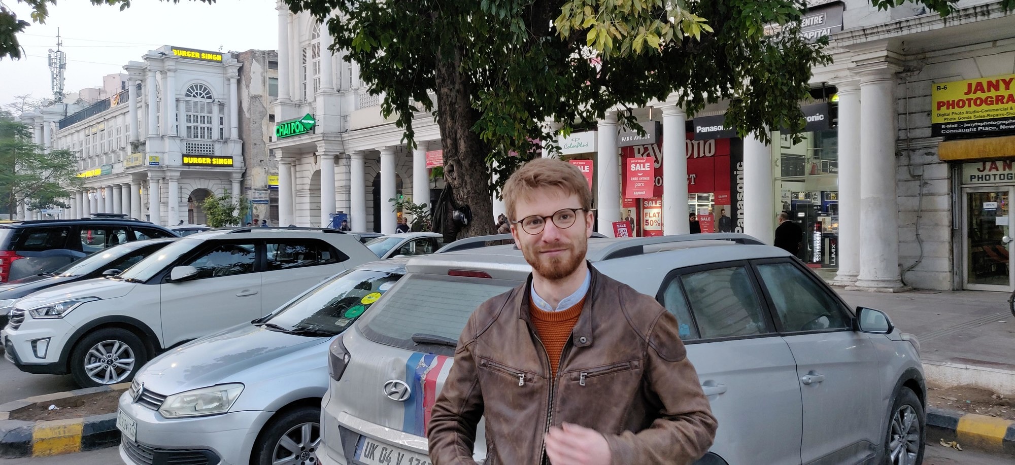 Ludwig Herrnböck from the Institute of Applied Mechanics at Friedrich-Alexander-Universität Erlangen-Nürnberg posing for a photo on the streets of Delhi.